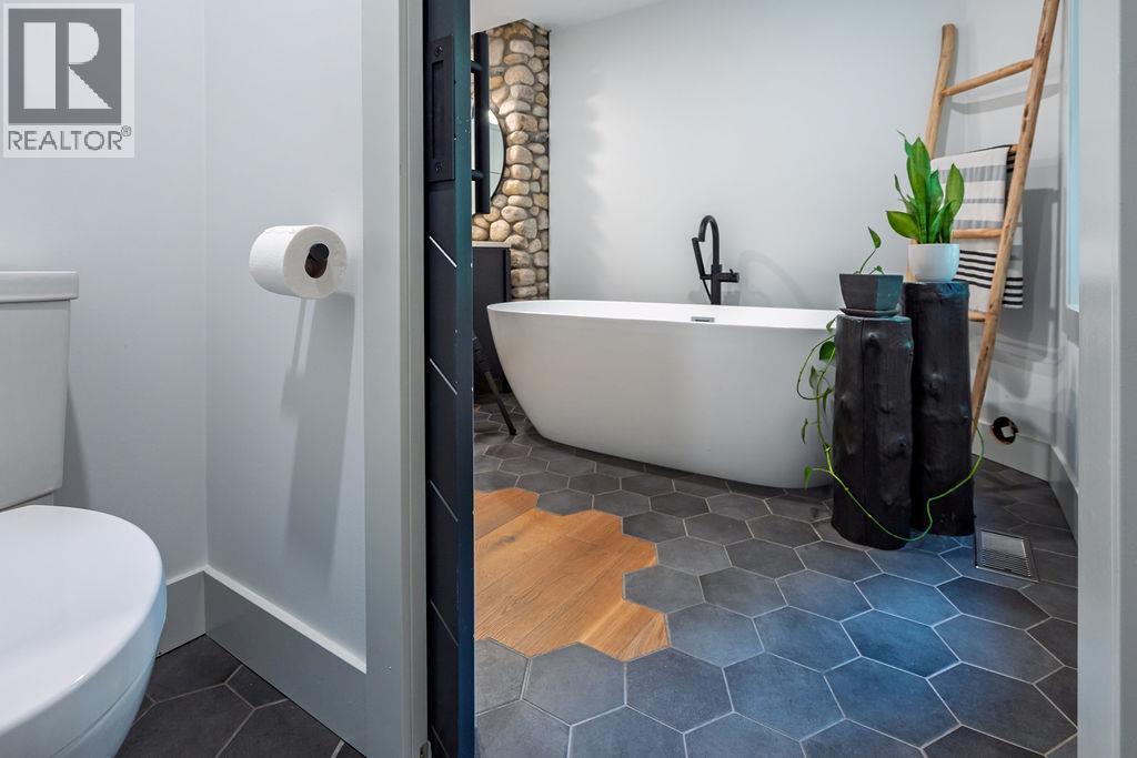 4225 3a Highway, Nelson, British Columbia  V1L 6N1 - Photo 42 - 10359107