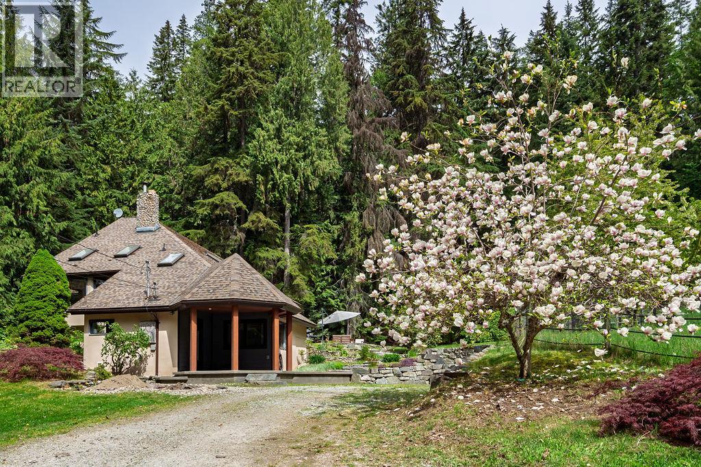 4225 3a Highway, Nelson, British Columbia  V1L 6N1 - Photo 5 - 10359107