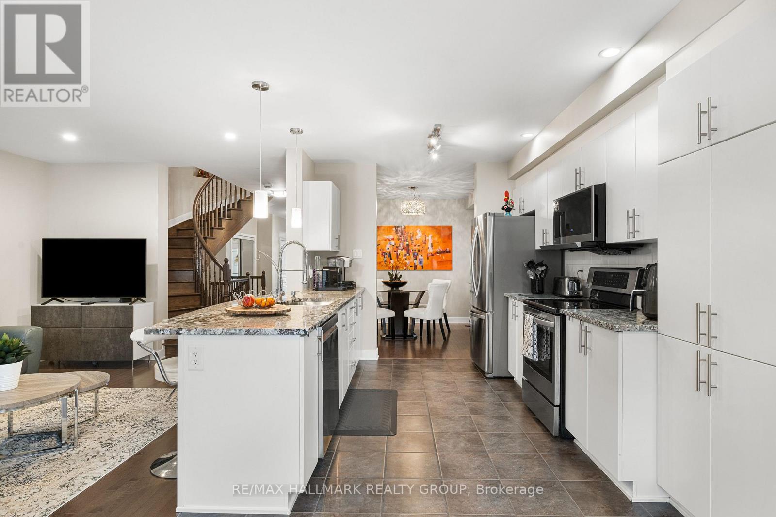 311 Travis Street, Ottawa, Ontario  K1W 0E5 - Photo 10 - X12543850