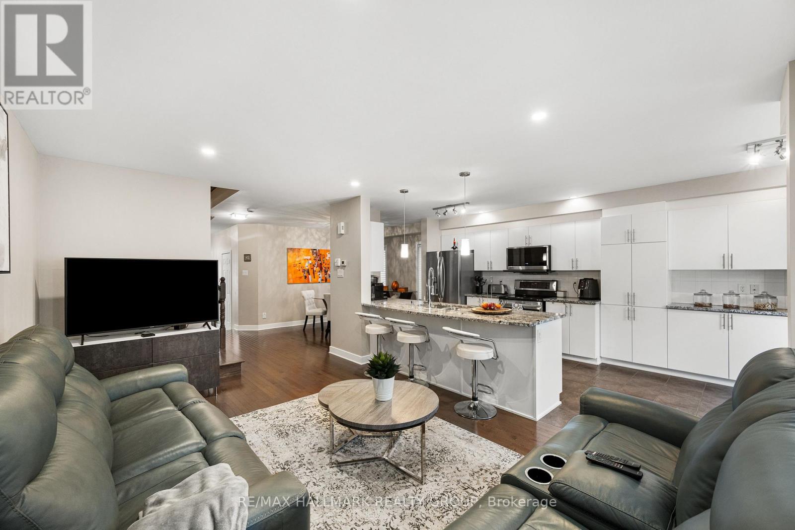 311 Travis Street, Ottawa, Ontario  K1W 0E5 - Photo 12 - X12543850