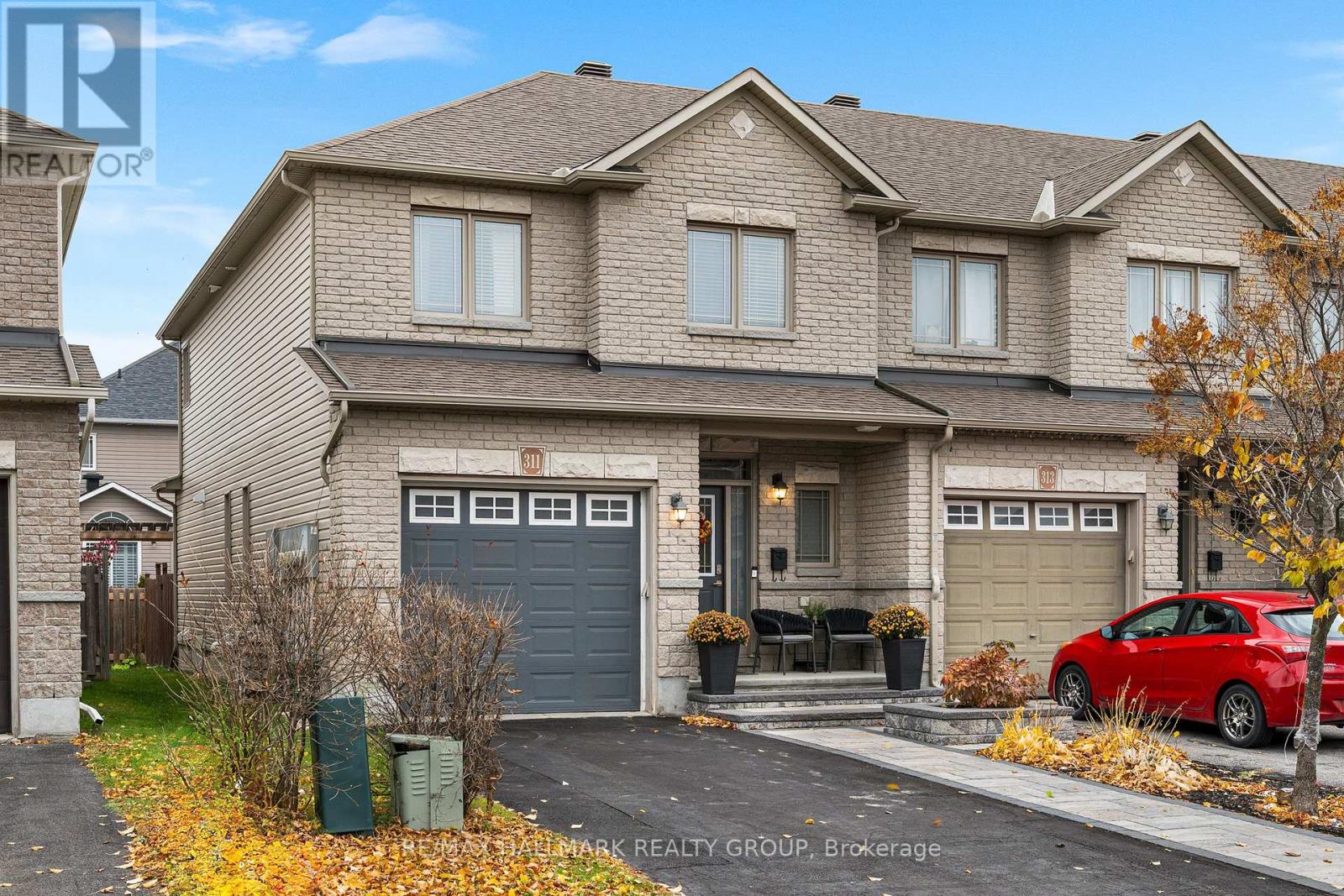 311 Travis Street, Ottawa, Ontario  K1W 0E5 - Photo 2 - X12543850