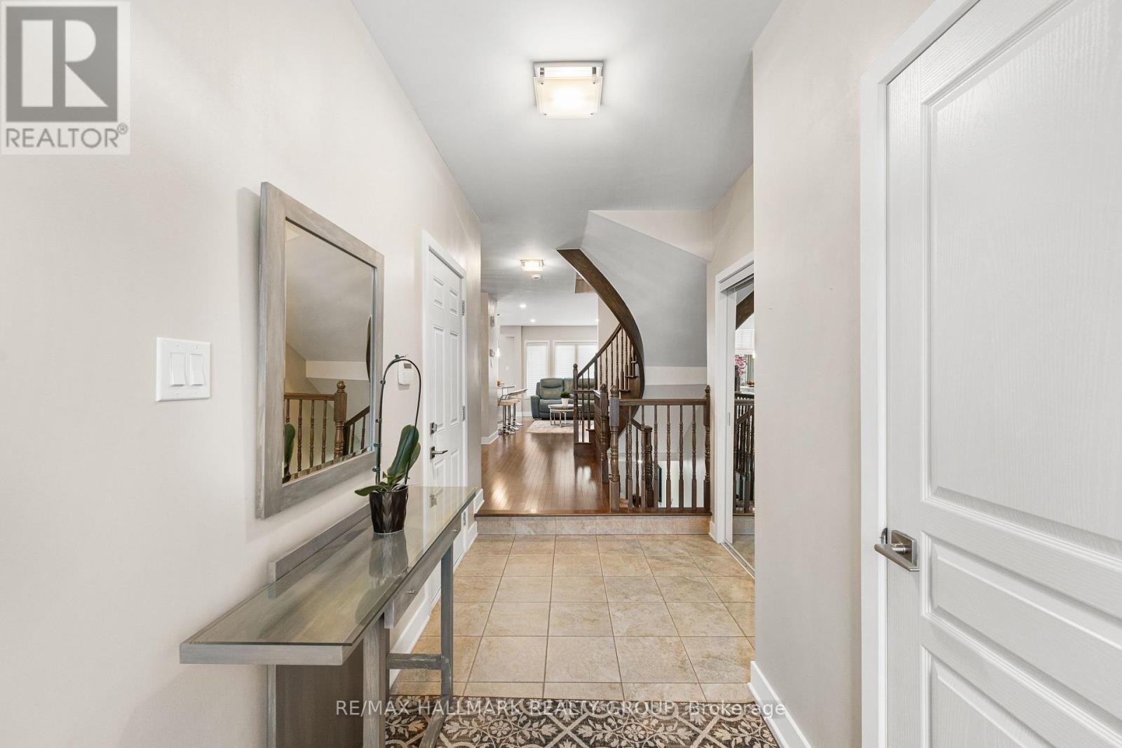 311 Travis Street, Ottawa, Ontario  K1W 0E5 - Photo 4 - X12543850