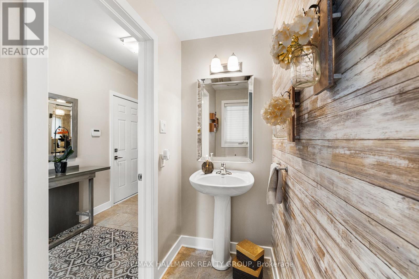 311 Travis Street, Ottawa, Ontario  K1W 0E5 - Photo 5 - X12543850