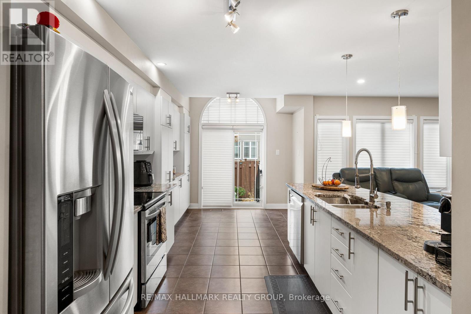 311 Travis Street, Ottawa, Ontario  K1W 0E5 - Photo 9 - X12543850