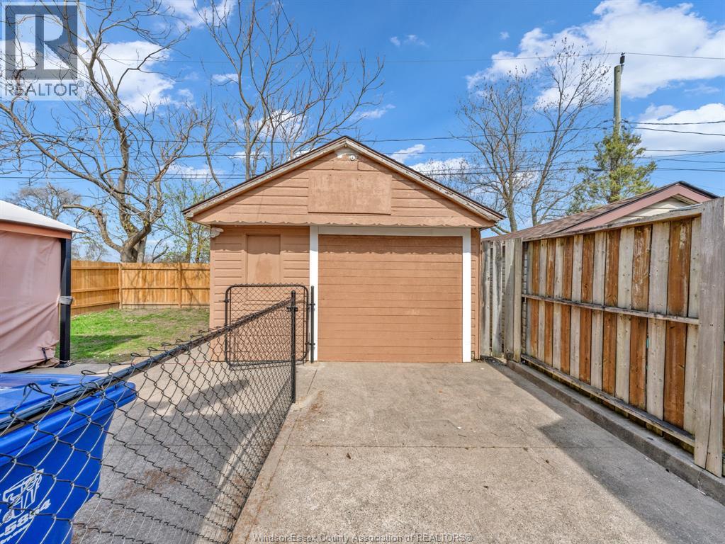 1534 Lillian Avenue, Windsor, Ontario  N8X 4A8 - Photo 7 - 25028737
