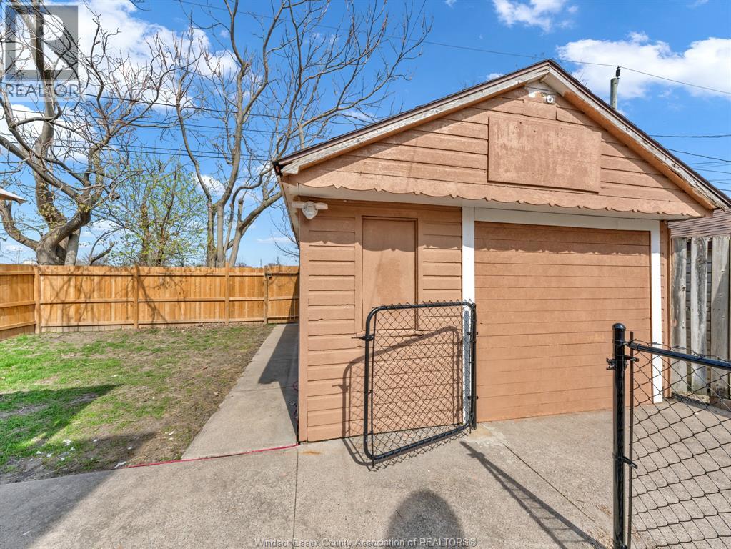 1534 Lillian Avenue, Windsor, Ontario  N8X 4A8 - Photo 8 - 25028737