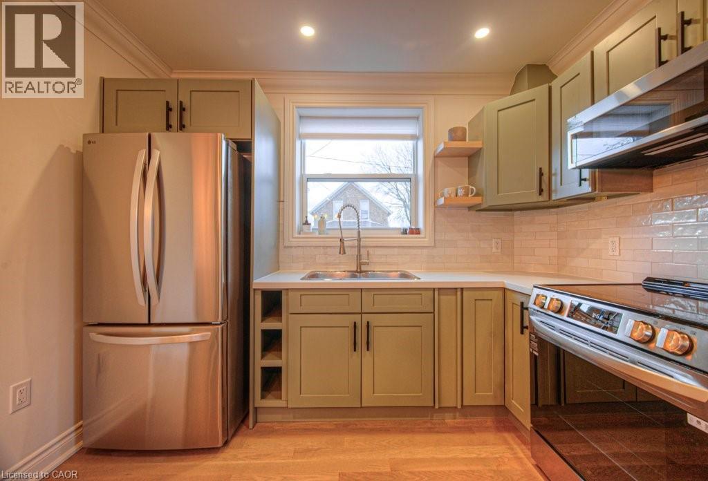 30 Dunbar Road S, Waterloo, Ontario  N2L 2E3 - Photo 11 - 40785705