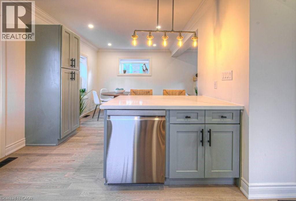 30 Dunbar Road S, Waterloo, Ontario  N2L 2E3 - Photo 15 - 40785705