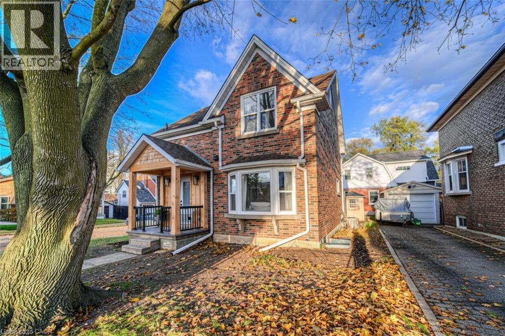 30 Dunbar Road S, Waterloo, Ontario  N2L 2E3 - Photo 2 - 40785705