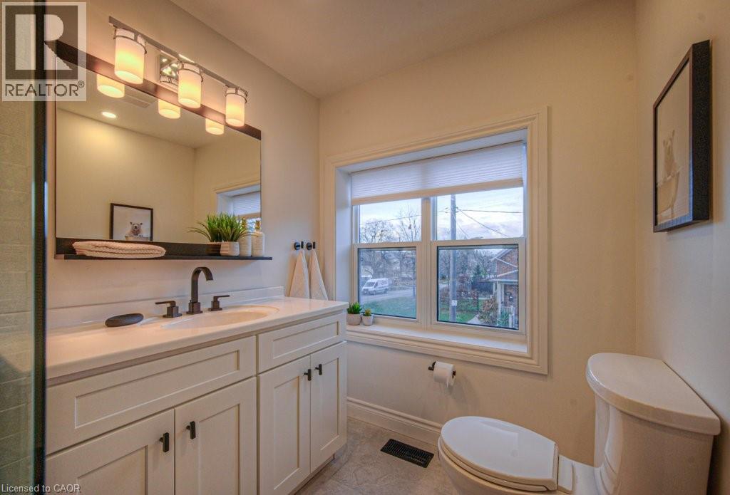 30 Dunbar Road S, Waterloo, Ontario  N2L 2E3 - Photo 29 - 40785705