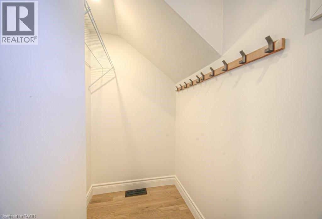 30 Dunbar Road S, Waterloo, Ontario  N2L 2E3 - Photo 31 - 40785705