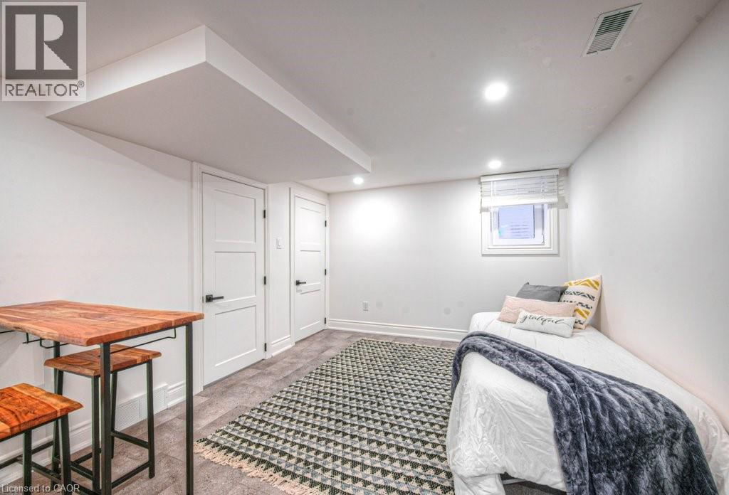 30 Dunbar Road S, Waterloo, Ontario  N2L 2E3 - Photo 33 - 40785705