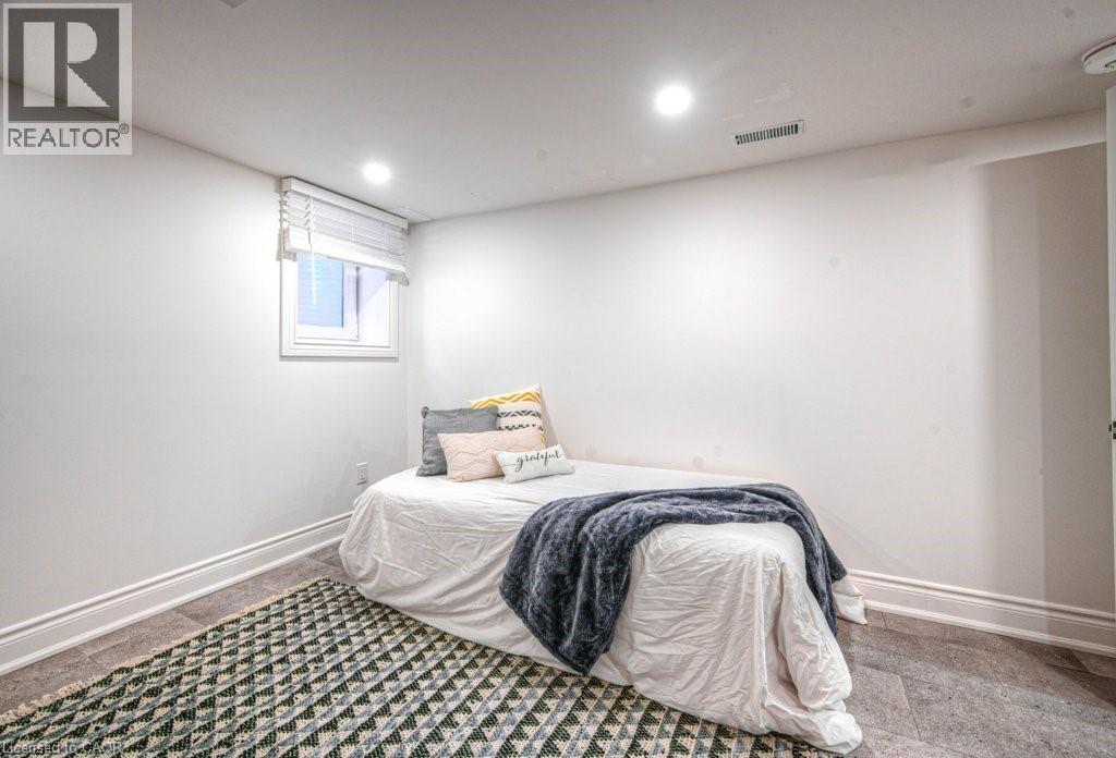 30 Dunbar Road S, Waterloo, Ontario  N2L 2E3 - Photo 34 - 40785705