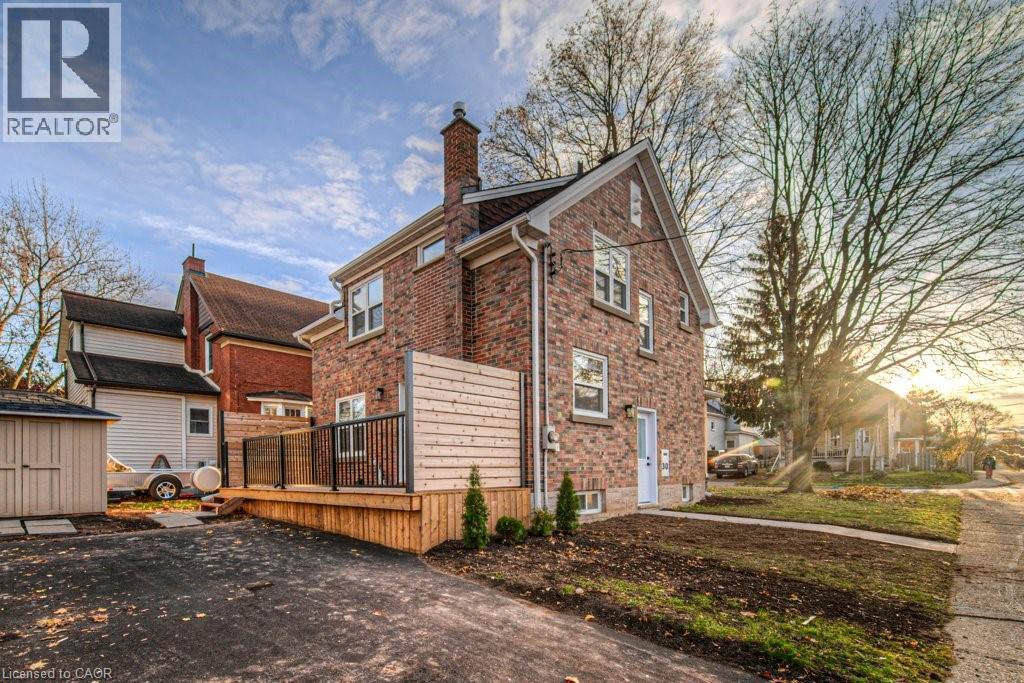 30 Dunbar Road S, Waterloo, Ontario  N2L 2E3 - Photo 4 - 40785705
