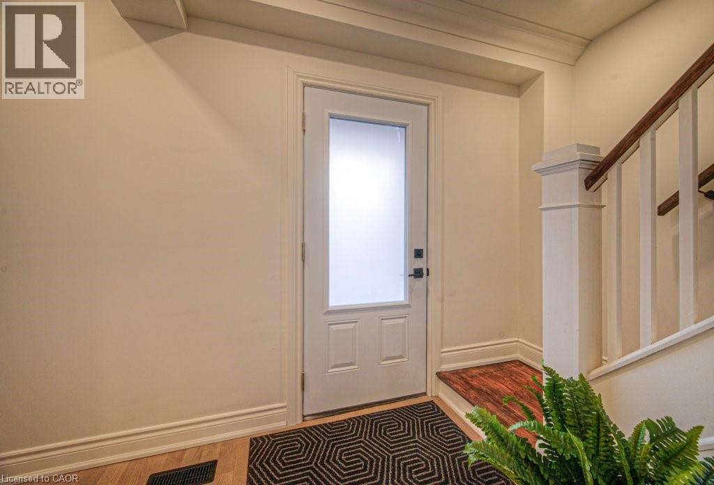 30 Dunbar Road S, Waterloo, Ontario  N2L 2E3 - Photo 9 - 40785705