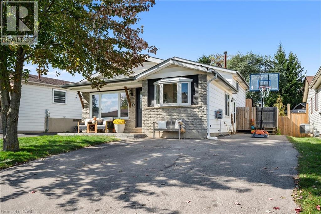 10 BROKEN OAK Crescent, Kitchener, Ontario