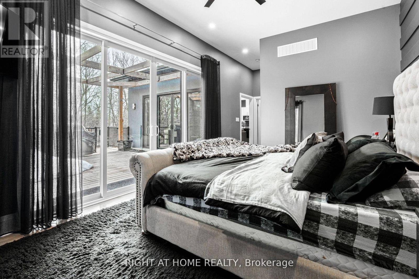 993 Gilmore Avenue, Innisfil, Ontario  L0L 1W0 - Photo 10 - N12543848