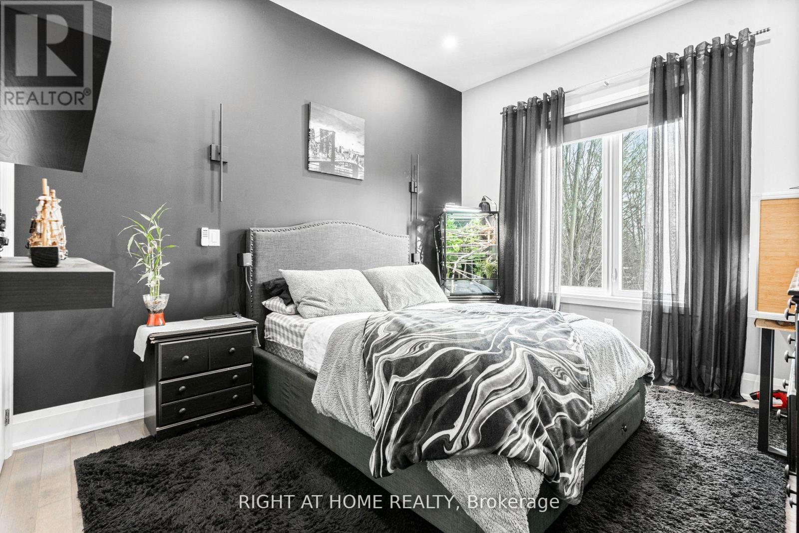 993 Gilmore Avenue, Innisfil, Ontario  L0L 1W0 - Photo 14 - N12543848