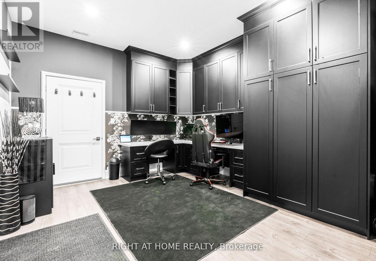 993 Gilmore Avenue, Innisfil, Ontario  L0L 1W0 - Photo 17 - N12543848