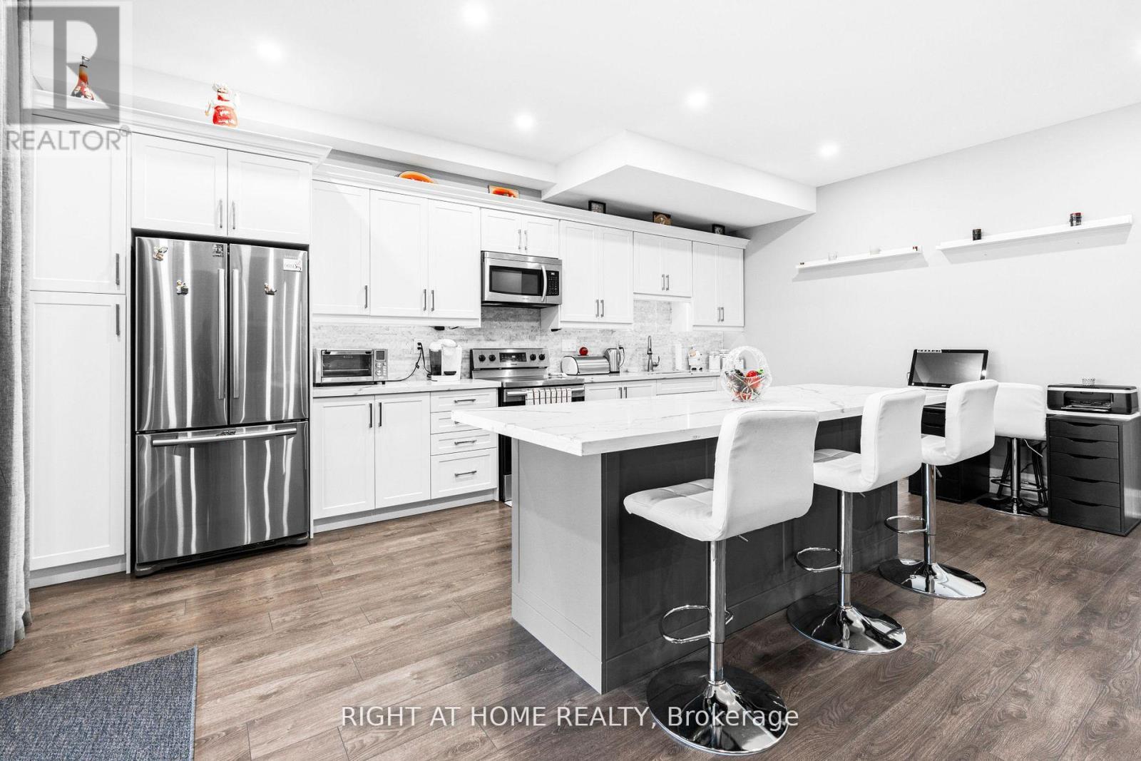 993 Gilmore Avenue, Innisfil, Ontario  L0L 1W0 - Photo 19 - N12543848