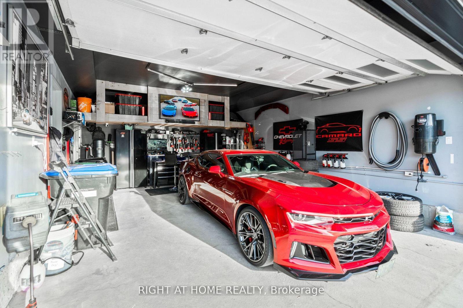 993 Gilmore Avenue, Innisfil, Ontario  L0L 1W0 - Photo 24 - N12543848