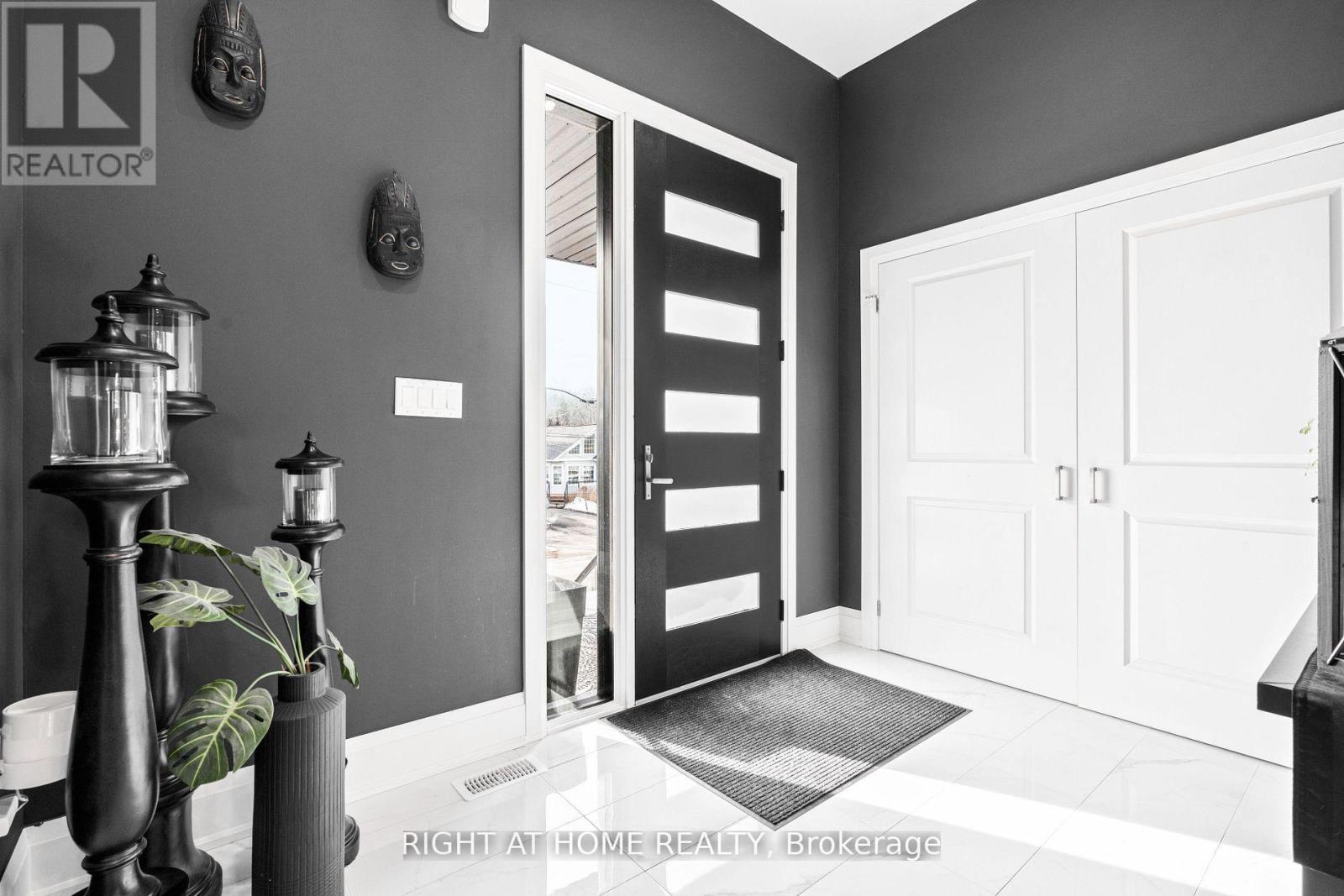 993 Gilmore Avenue, Innisfil, Ontario  L0L 1W0 - Photo 3 - N12543848