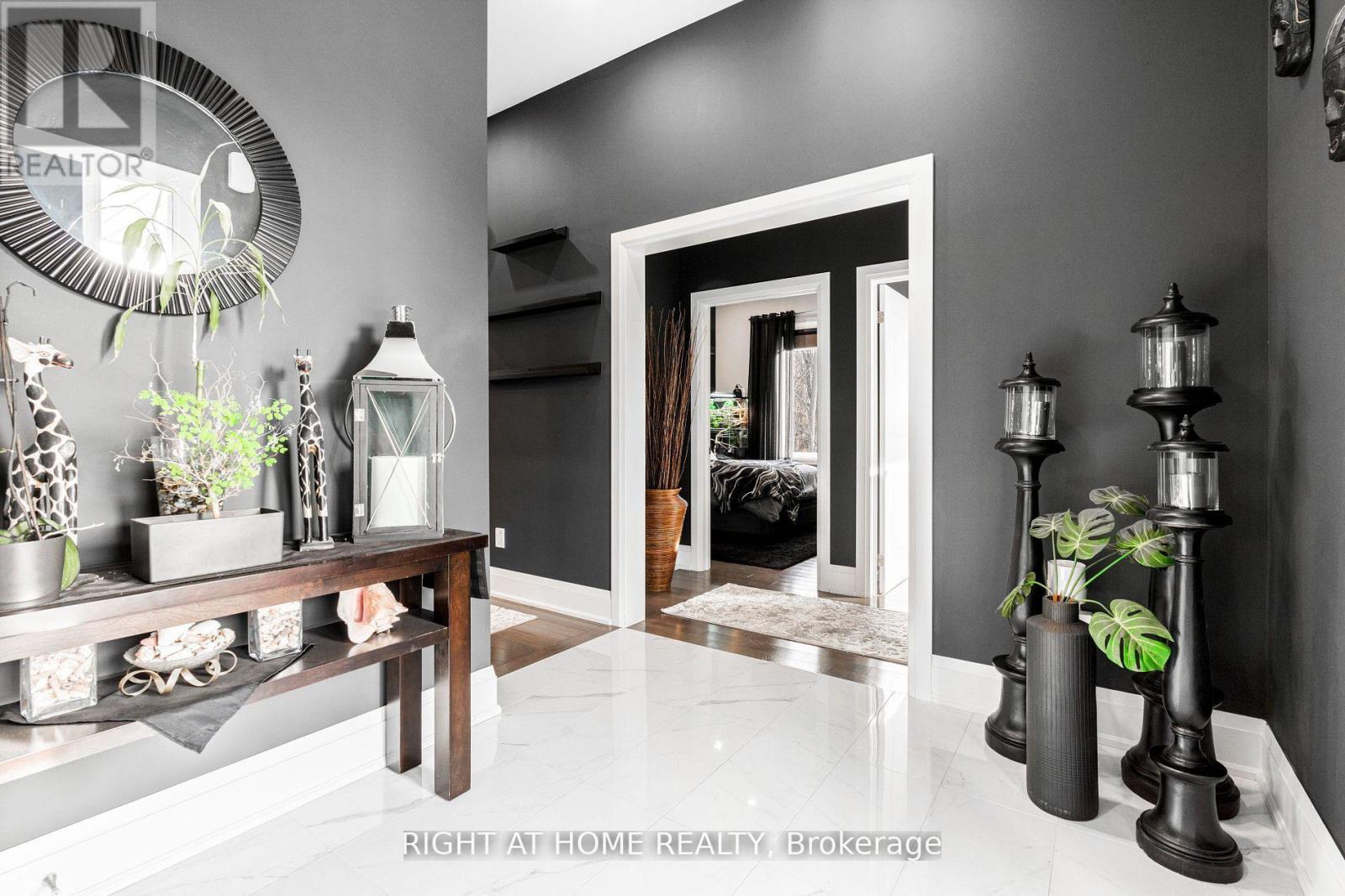 993 Gilmore Avenue, Innisfil, Ontario  L0L 1W0 - Photo 4 - N12543848