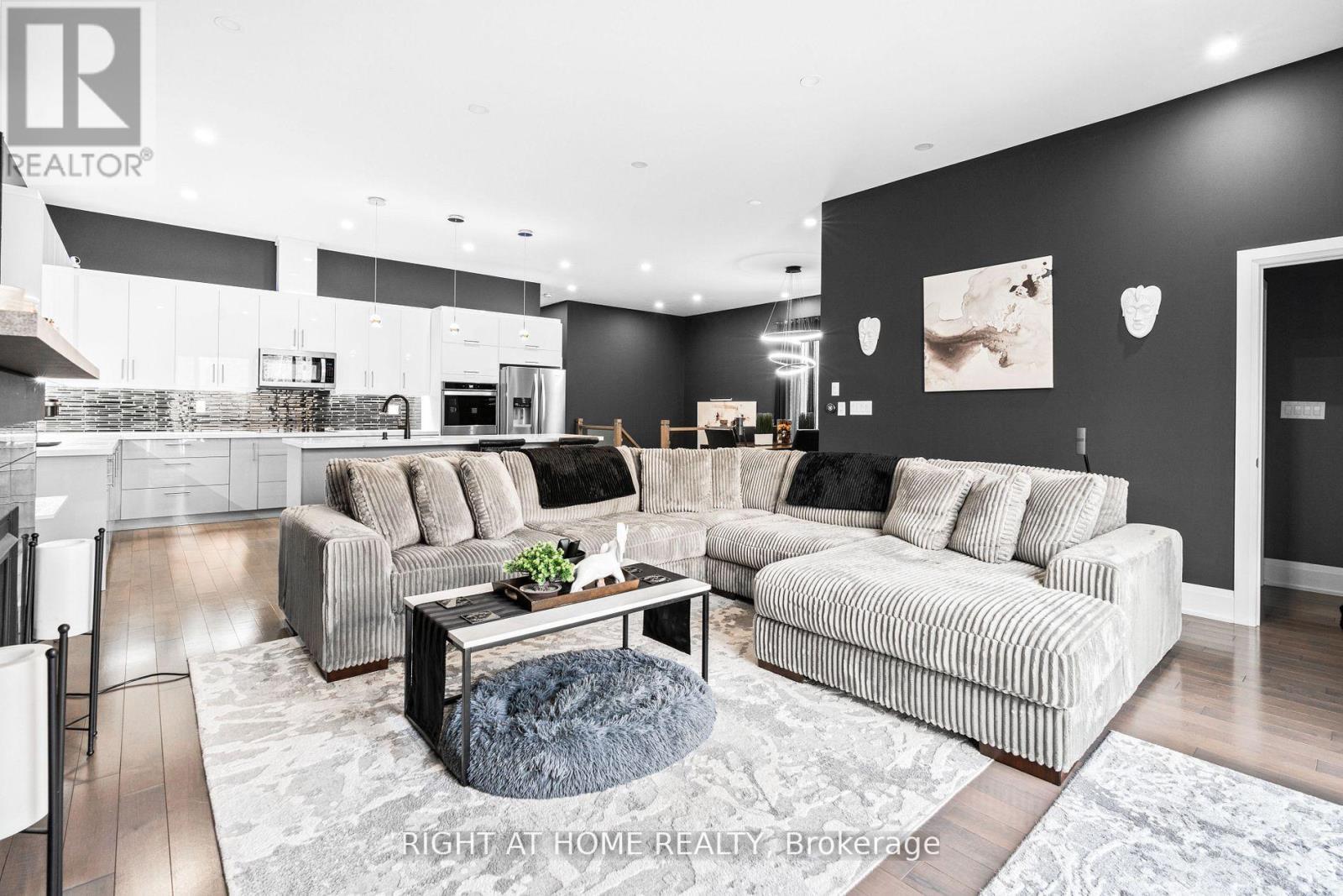 993 Gilmore Avenue, Innisfil, Ontario  L0L 1W0 - Photo 8 - N12543848