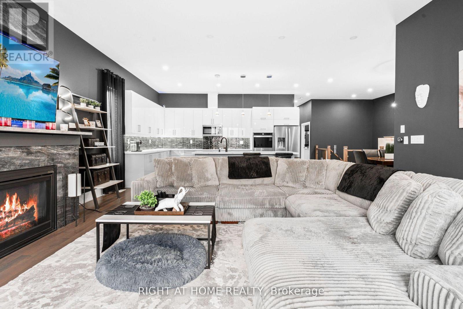 993 Gilmore Avenue, Innisfil, Ontario  L0L 1W0 - Photo 9 - N12543848