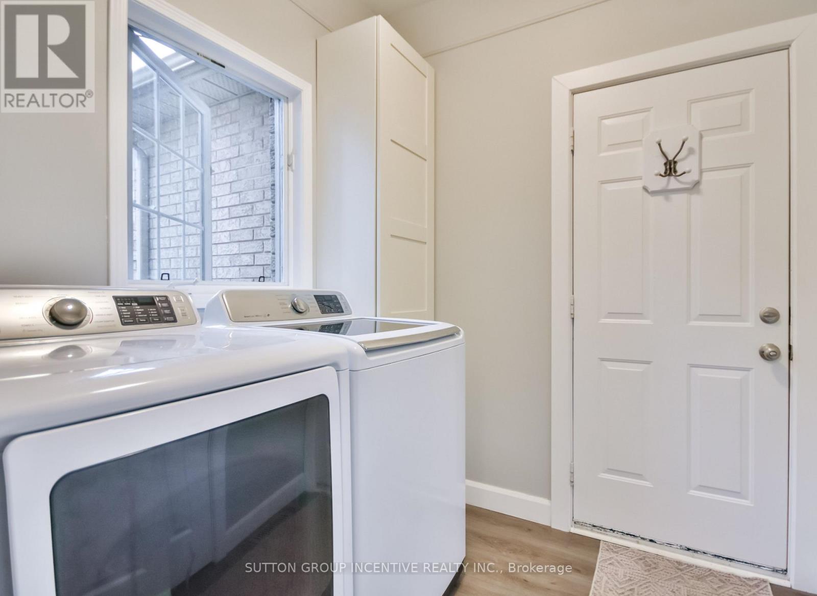 30 Bruce Crescent, Barrie, Ontario  L4N 8T8 - Photo 9 - S12543832