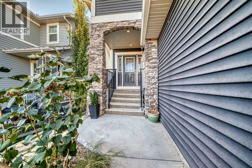 193 Rainbow Falls Heath, Chestermere, Alberta  T1X 0S7 - Photo 2 - A2250699