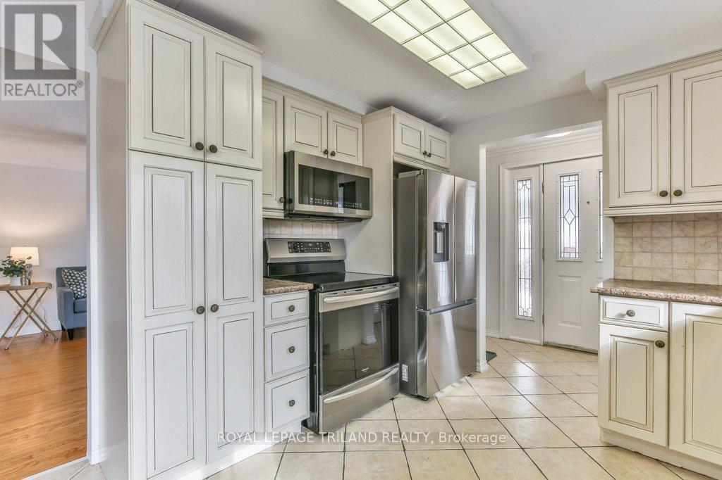 960 Osgoode Drive, London South, Ontario  N6E 1E1 - Photo 16 - X12543864