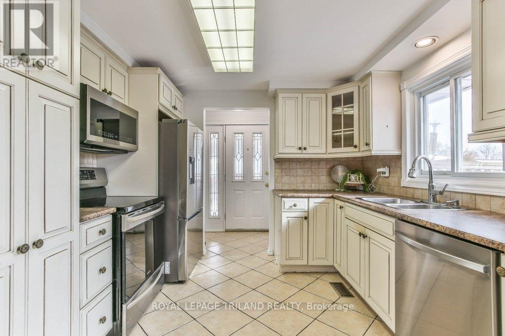 960 Osgoode Drive, London South, Ontario  N6E 1E1 - Photo 17 - X12543864