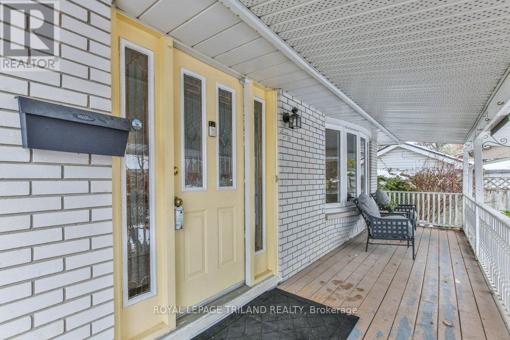 960 Osgoode Drive, London South, Ontario  N6E 1E1 - Photo 4 - X12543864