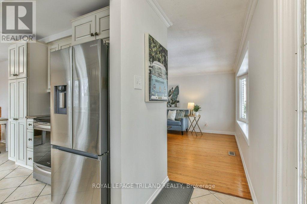 960 Osgoode Drive, London South, Ontario  N6E 1E1 - Photo 8 - X12543864