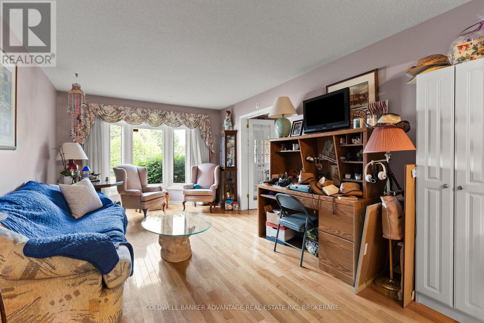 35 Woodrush Avenue, Welland, Ontario L3C 6S6 - Photo 4 - X12543860