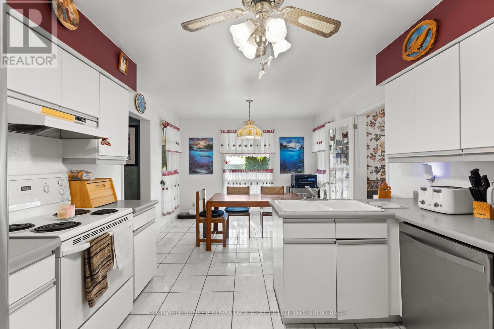 35 Woodrush Avenue, Welland, Ontario L3C 6S6 - Photo 8 - X12543860