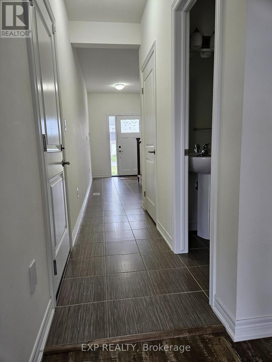 180 Sunflower Place, Welland, Ontario  L3C 0H9 - Photo 5 - X12543840