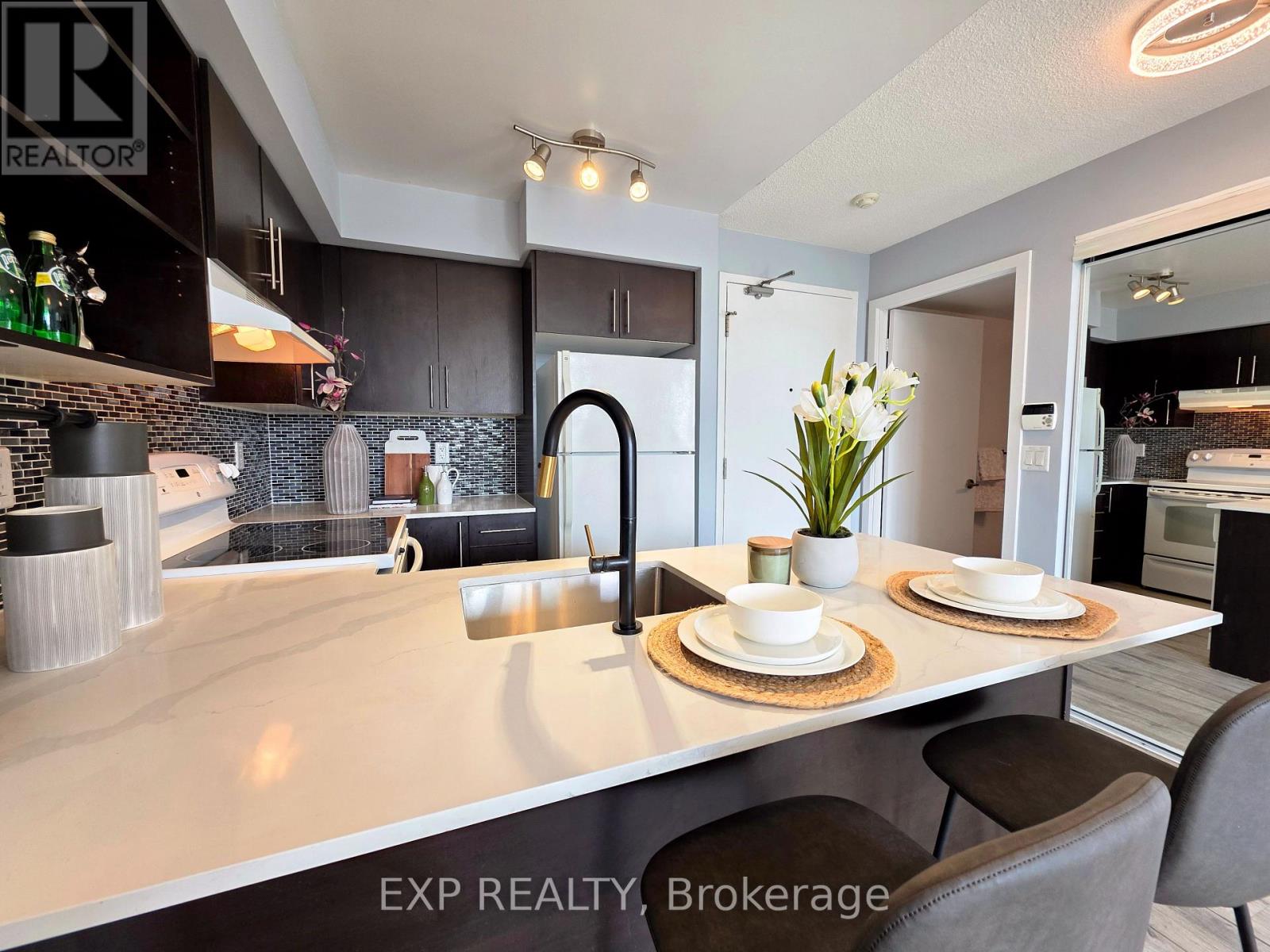 723 - 120 Dallimore Circle, Toronto, Ontario  M3C 4J1 - Photo 8 - C12543856