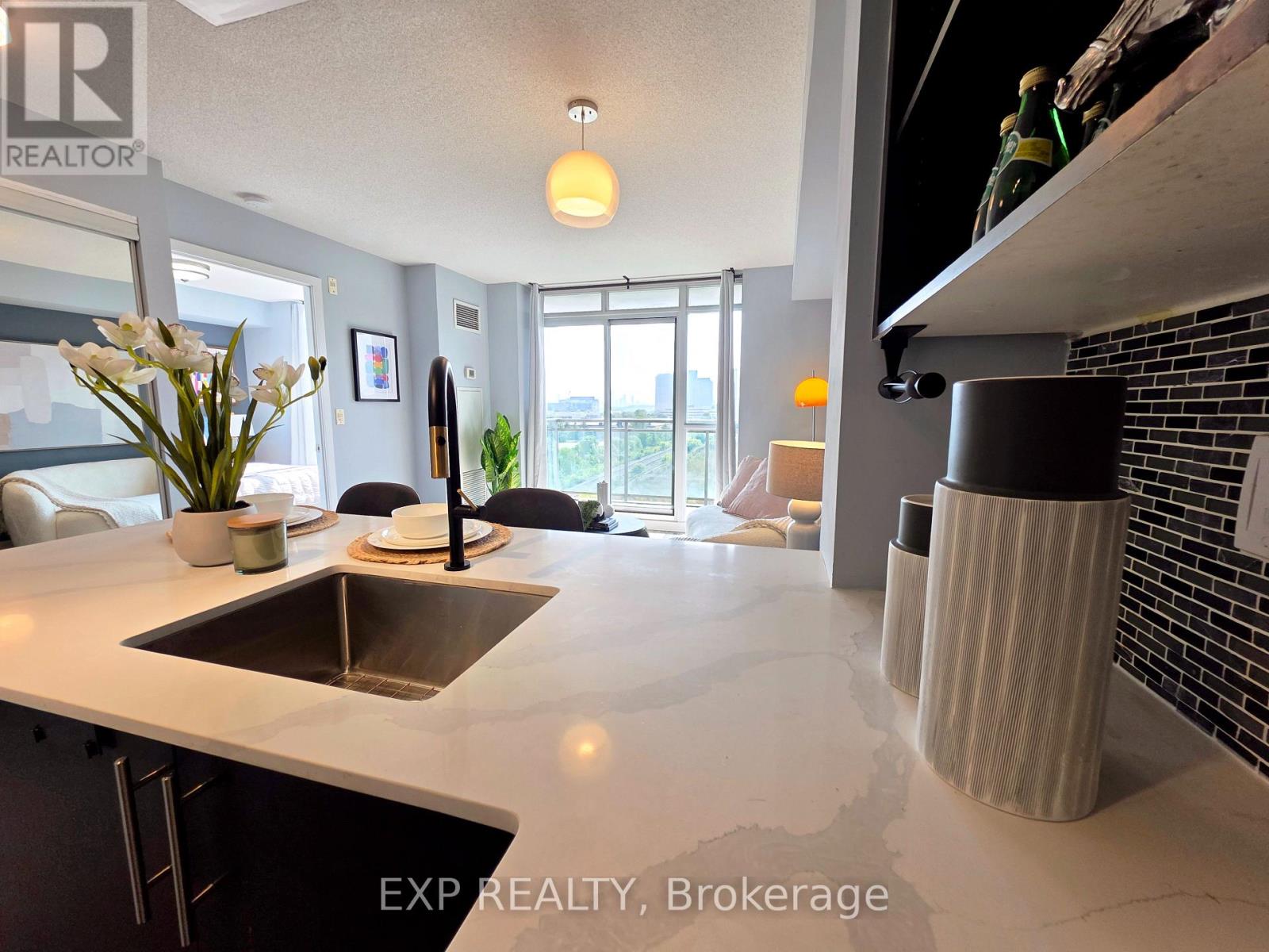 723 - 120 Dallimore Circle, Toronto, Ontario  M3C 4J1 - Photo 9 - C12543856