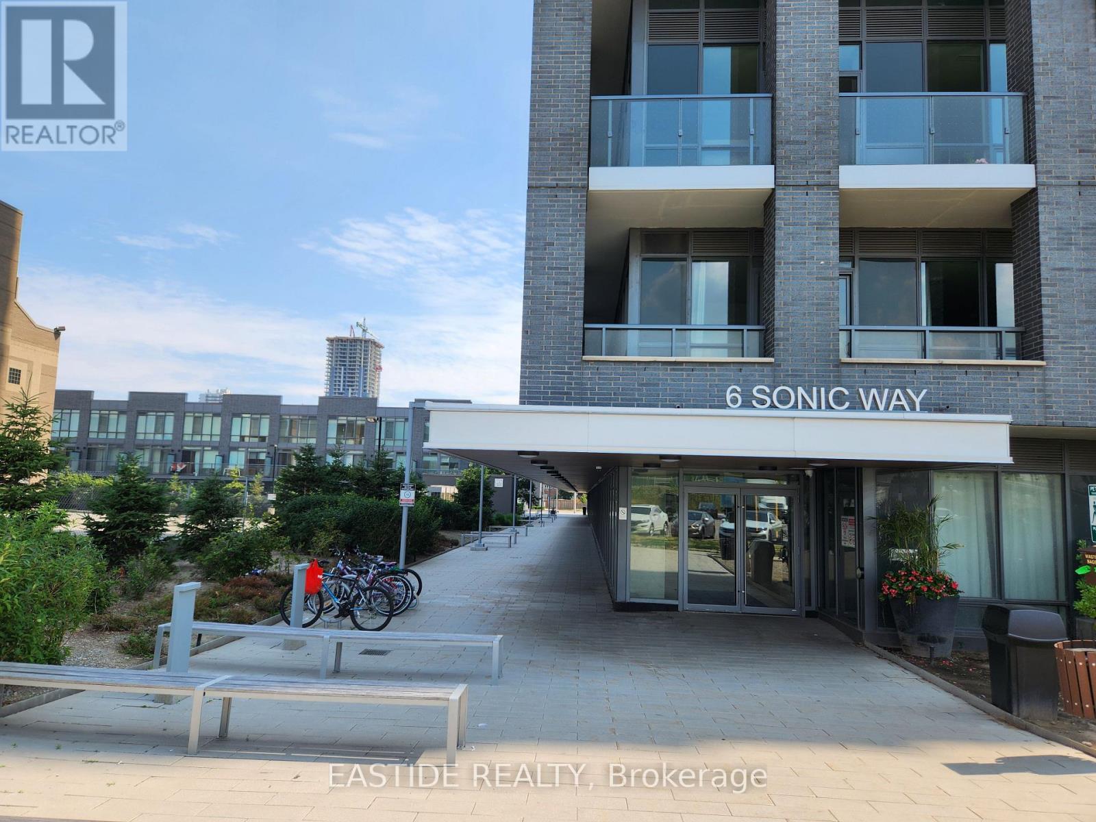 2704 - 6 SONIC WAY, Toronto, Ontario