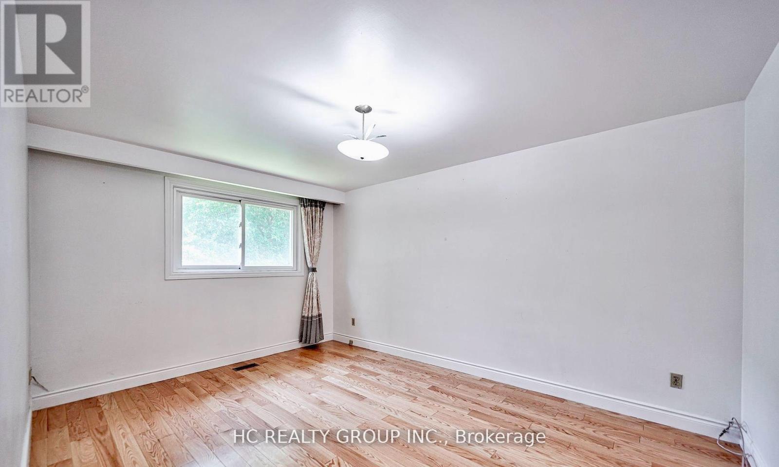 Upper - 20 Greyhound Drive, Toronto, Ontario  M2H 1K3 - Photo 15 - C12543908