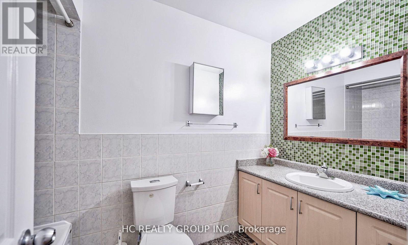 Upper - 20 Greyhound Drive, Toronto, Ontario  M2H 1K3 - Photo 21 - C12543908
