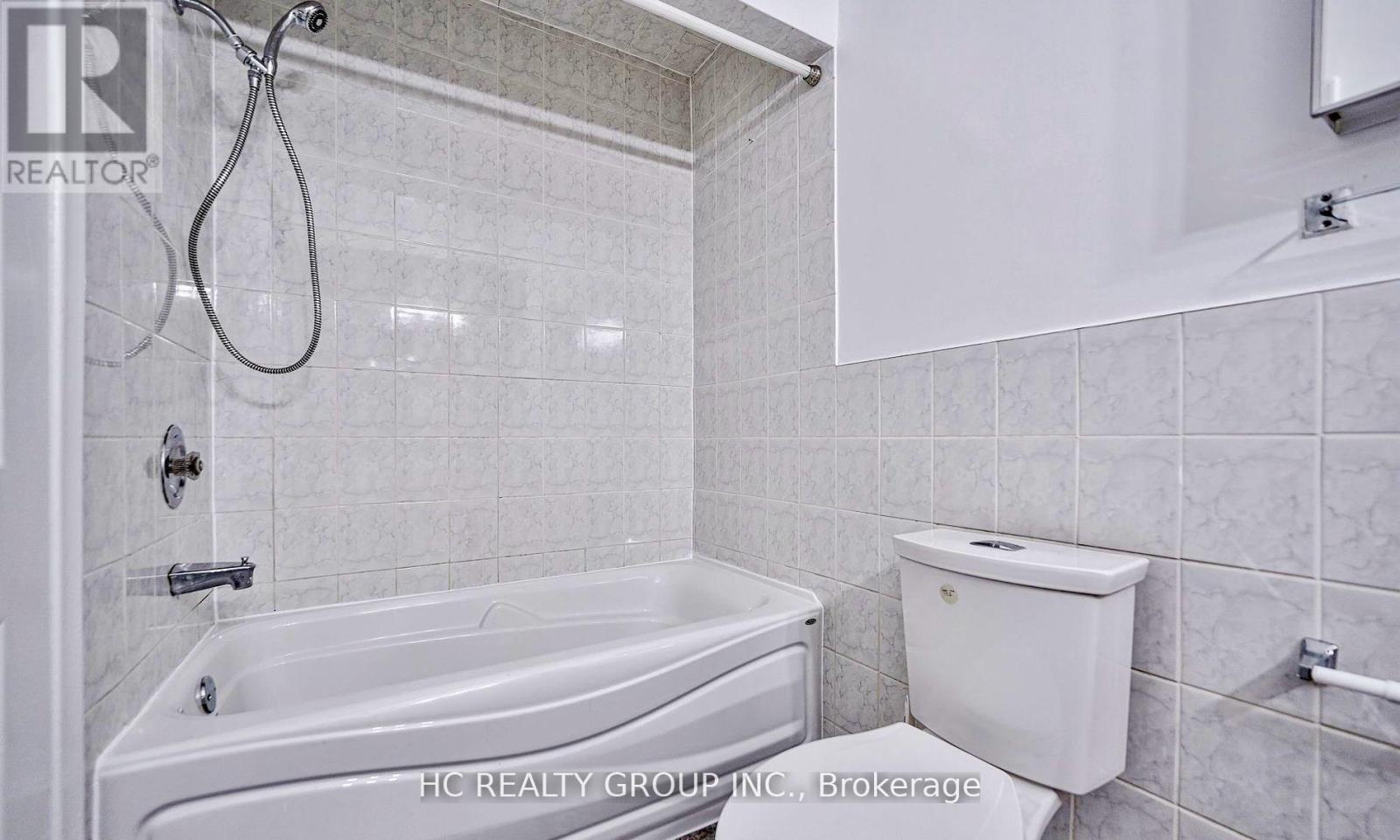 Upper - 20 Greyhound Drive, Toronto, Ontario  M2H 1K3 - Photo 22 - C12543908