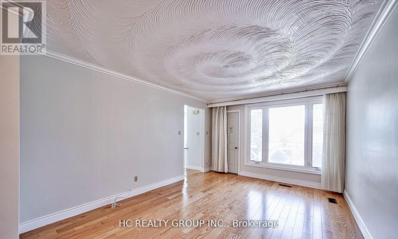 Upper - 20 Greyhound Drive, Toronto, Ontario  M2H 1K3 - Photo 6 - C12543908