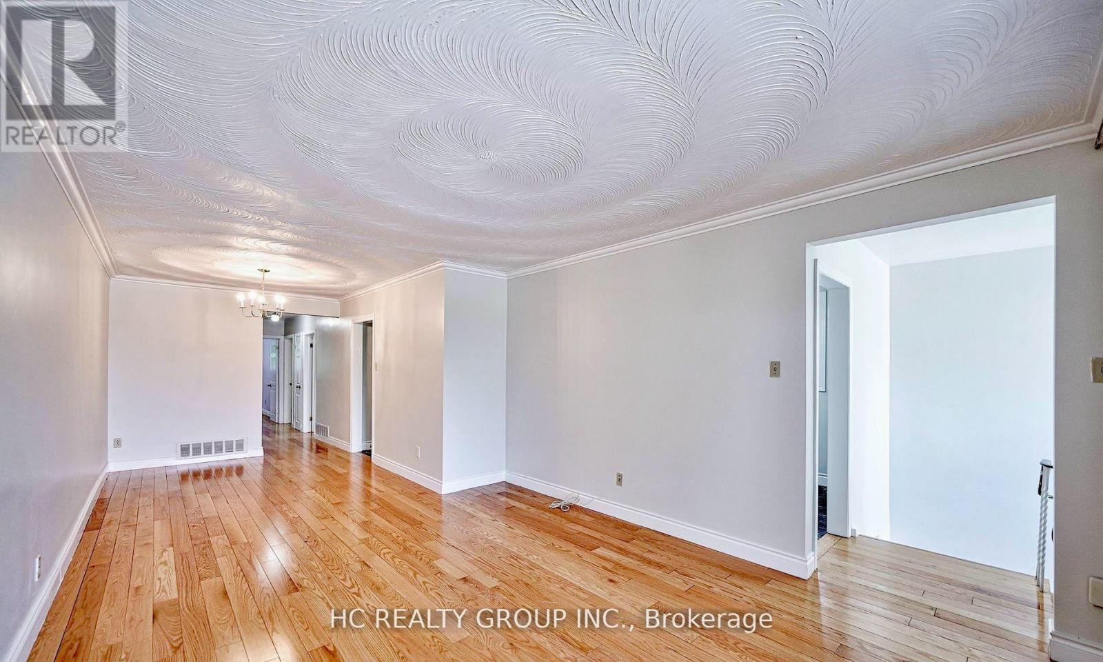 Upper - 20 Greyhound Drive, Toronto, Ontario  M2H 1K3 - Photo 7 - C12543908