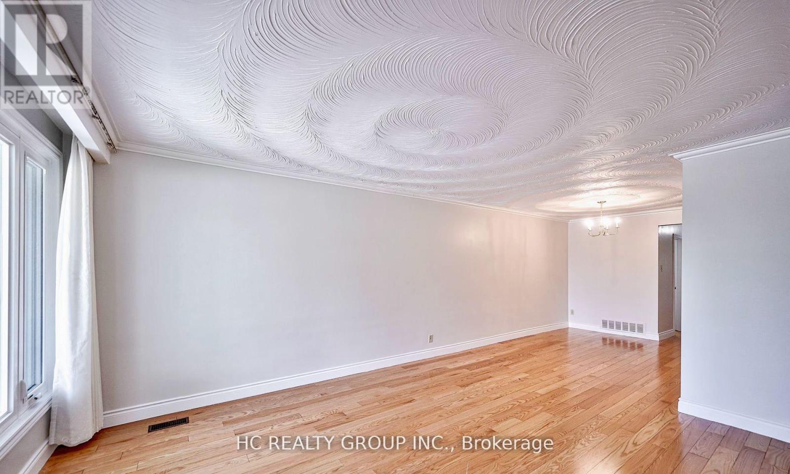 Upper - 20 Greyhound Drive, Toronto, Ontario  M2H 1K3 - Photo 8 - C12543908