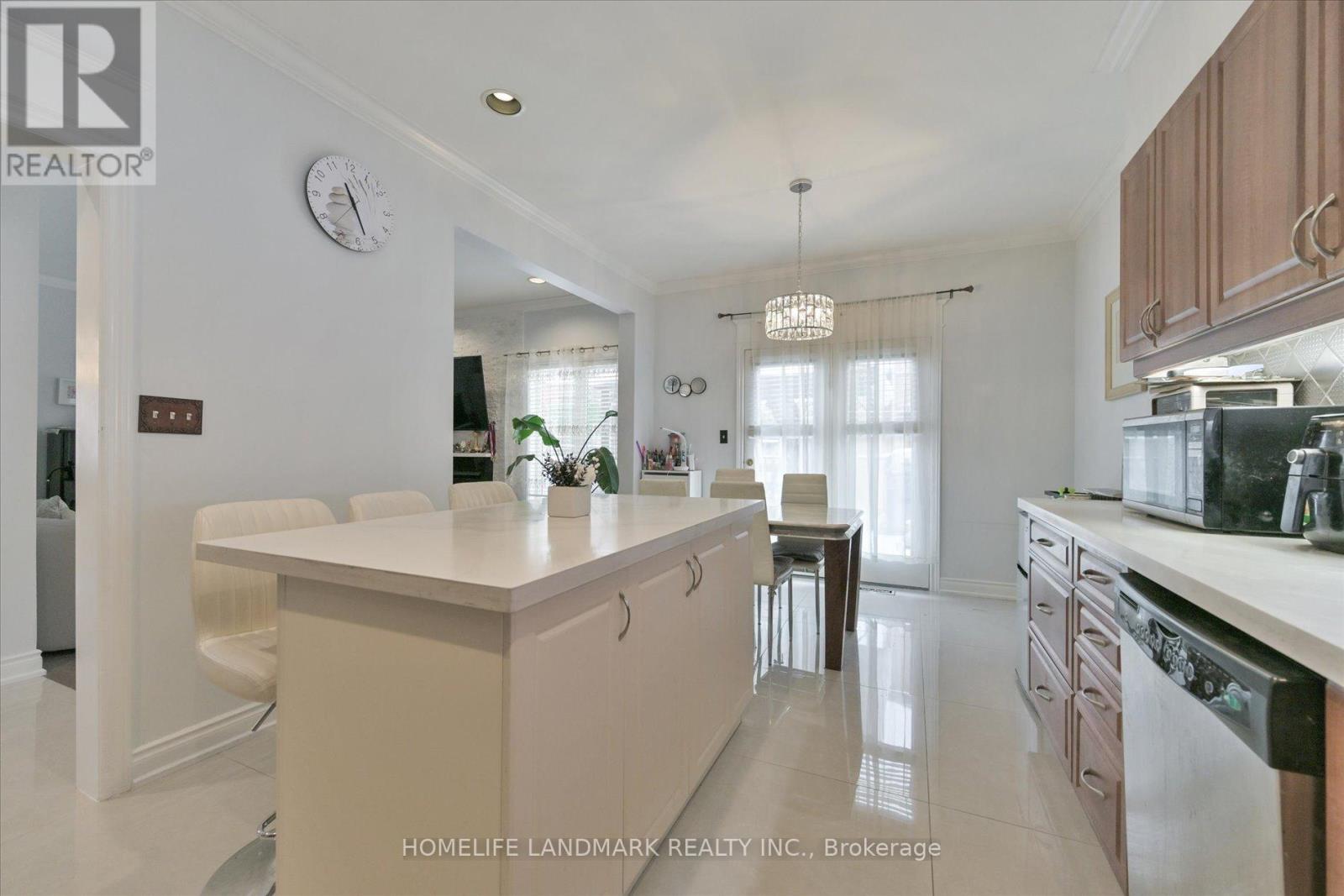 M & 2nd - 230 Devonsleigh Boulevard, Richmond Hill, Ontario  L4S 1H2 - Photo 18 - N12543888