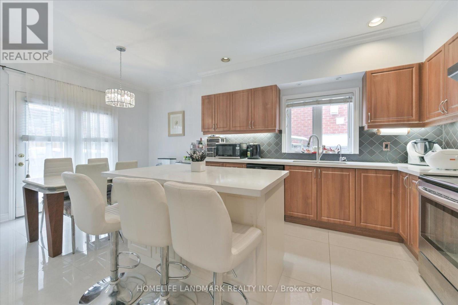 M & 2nd - 230 Devonsleigh Boulevard, Richmond Hill, Ontario  L4S 1H2 - Photo 19 - N12543888