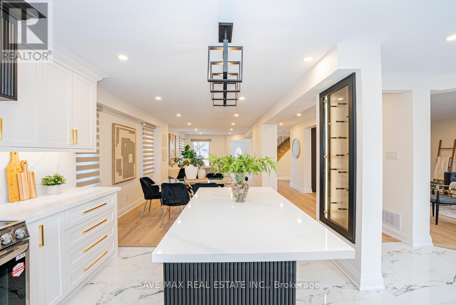 1612 Moongate Crescent E, Mississauga, Ontario  L5M 4T1 - Photo 11 - W12543902